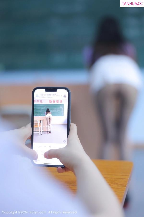 豆瓣酱  [XiuRen]高清写真图 2024.03.29 No.8319 豆瓣酱 美腿性感第17张图片
